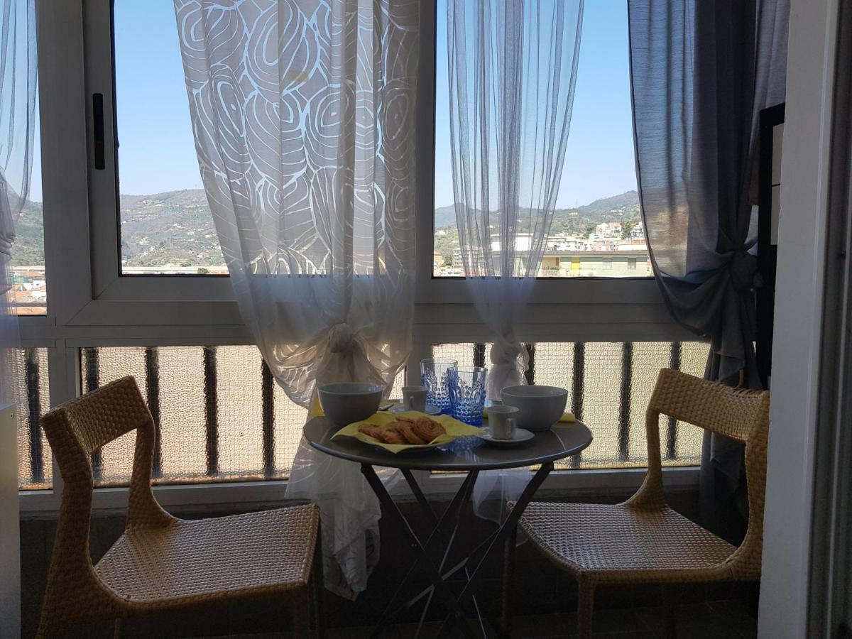 Romantica Fuga Con Vista Panoramica Sulla Citta Di Savona Apartment Luaran gambar